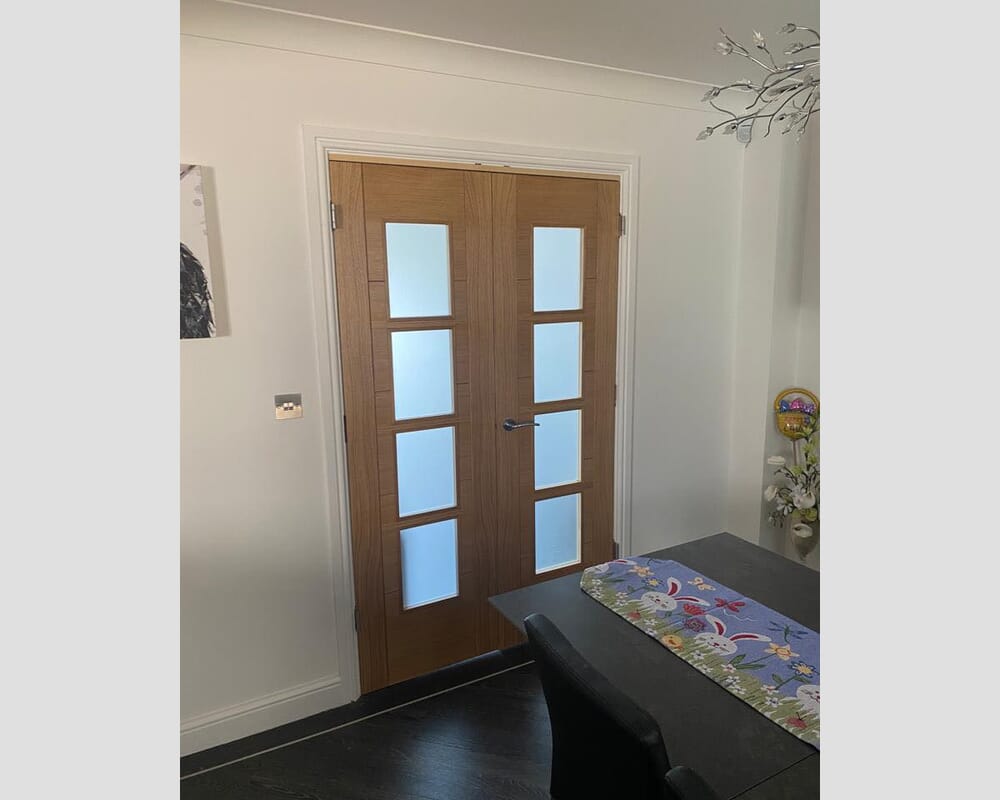 2040 x 626 x 40mm (25") Iseo Oak 4 Light Frosted Glass - Prefinished Internal Doors